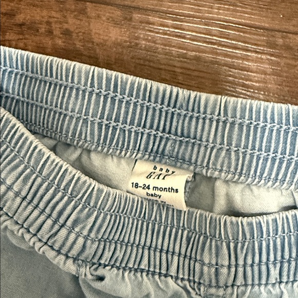 GAP Ruffled Shorts - Picture 2 of 3